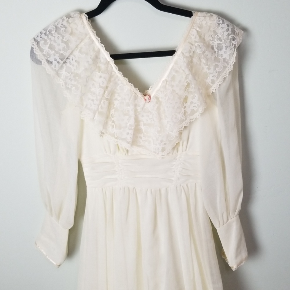 🎁 Vintage 70s Victorian bridal Candi Jones dress
